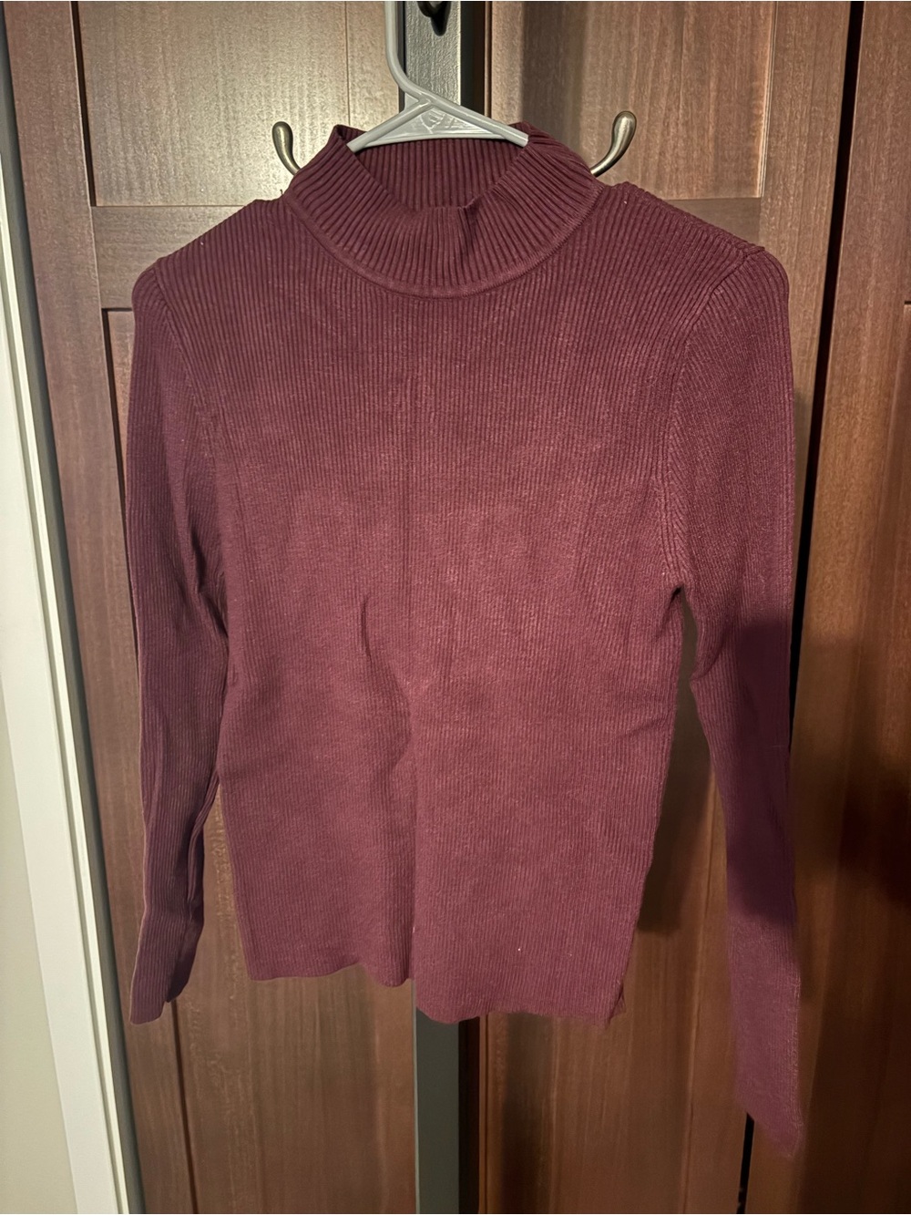 Women's Ribbed Mock Neck Sweater - Burgundy